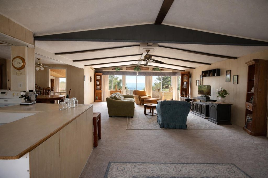 Image 4 of property listing at 33404 Robinhood Drive, Coarsegold, CA 93614