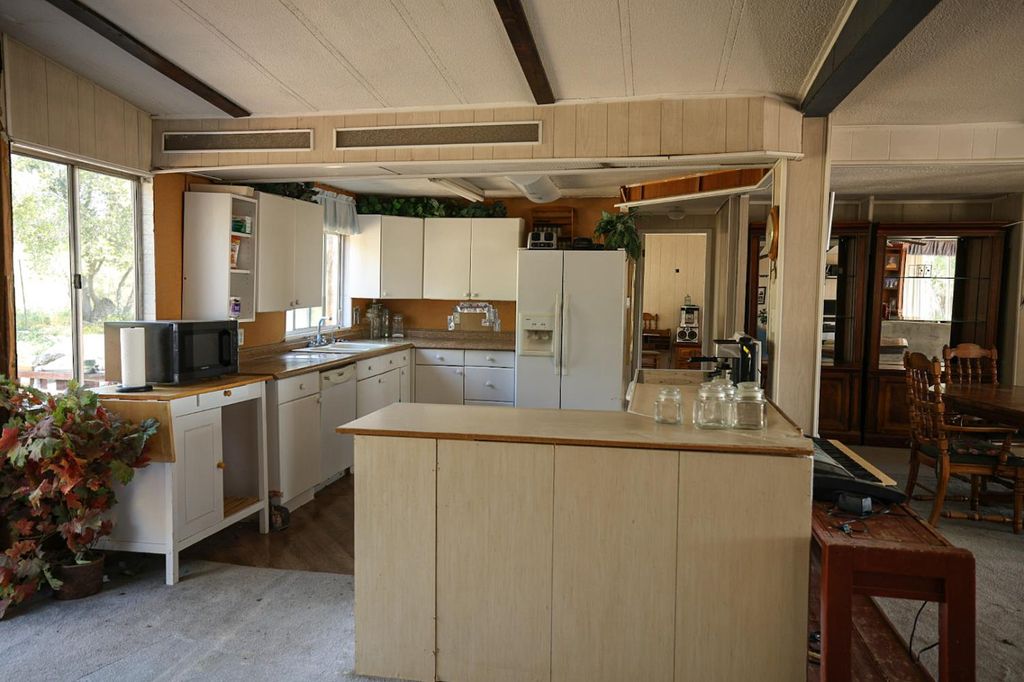 Image 5 of property listing at 33404 Robinhood Drive, Coarsegold, CA 93614