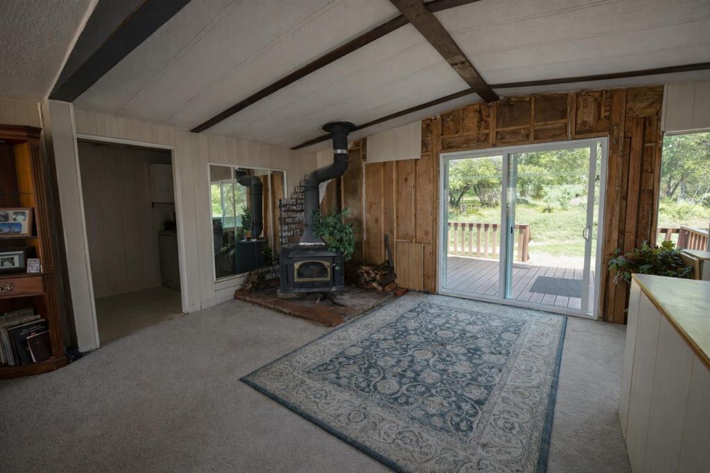 Image 7 of property listing at 33404 Robinhood Drive, Coarsegold, CA 93614