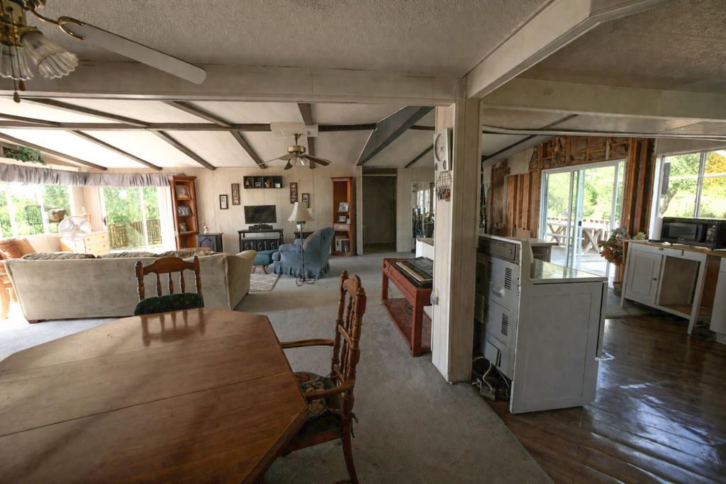 Image 8 of property listing at 33404 Robinhood Drive, Coarsegold, CA 93614