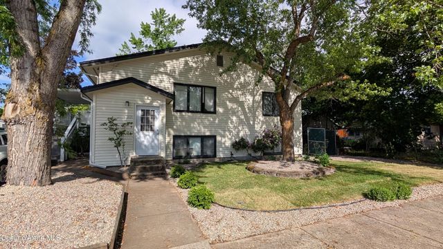 1221 N 11th ST, Coeur d'Alene, ID 83814 property photo