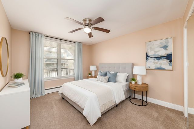 6121 W Higgins Avenue C2, Chicago, IL 60630