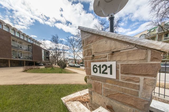 6121 W Higgins Avenue C2, Chicago, IL 60630
