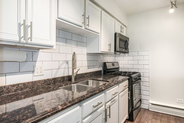 6121 W Higgins Avenue C2, Chicago, IL 60630