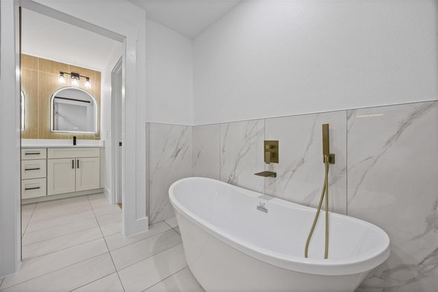 191 Heleakala DR, Bastrop, TX 78602