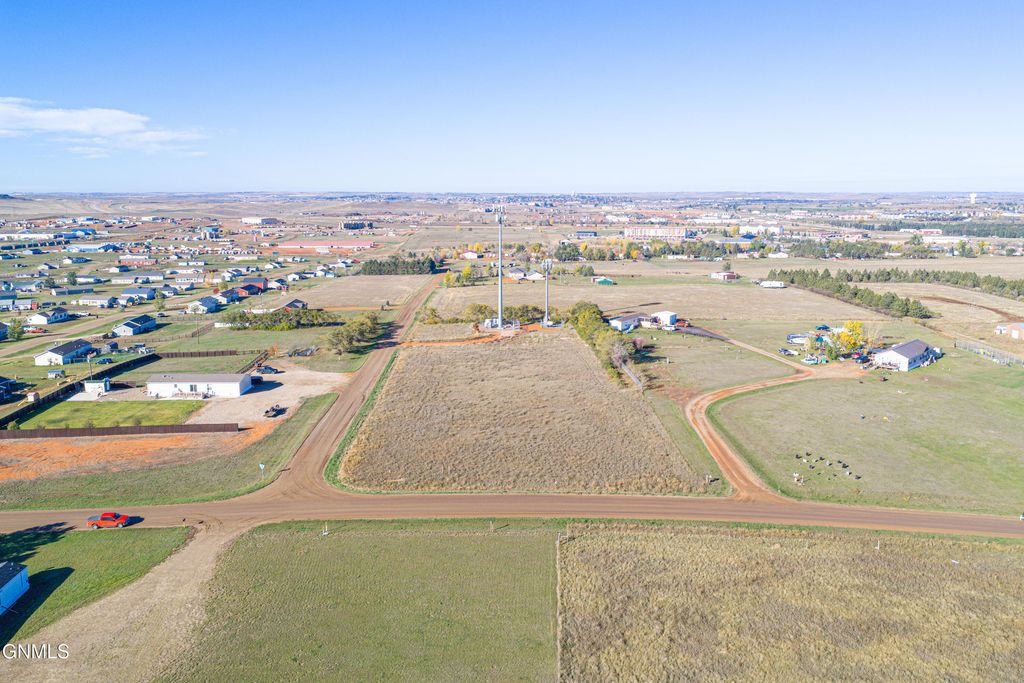 12209 26n Street NW, Watford City, ND 58854 photo 3