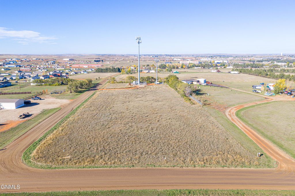 12209 26n Street NW, Watford City, ND 58854 photo 4