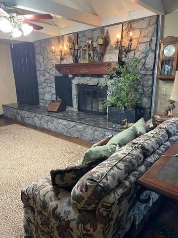 901 Birdcreek Lane, Guthrie, OK 73044