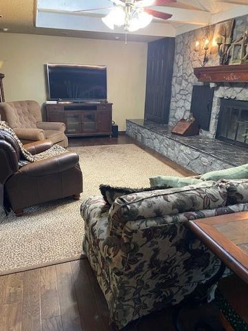 901 Birdcreek Lane, Guthrie, OK 73044