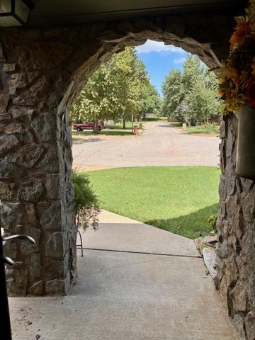 901 Birdcreek Lane, Guthrie, OK 73044