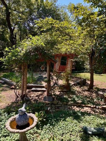 901 Birdcreek Lane, Guthrie, OK 73044