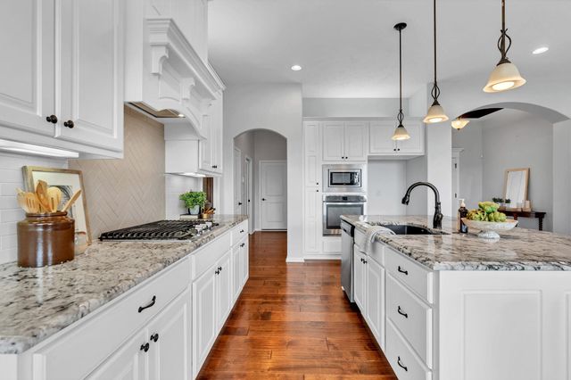 1009 E Rosemont Ct, Andover, KS 67002