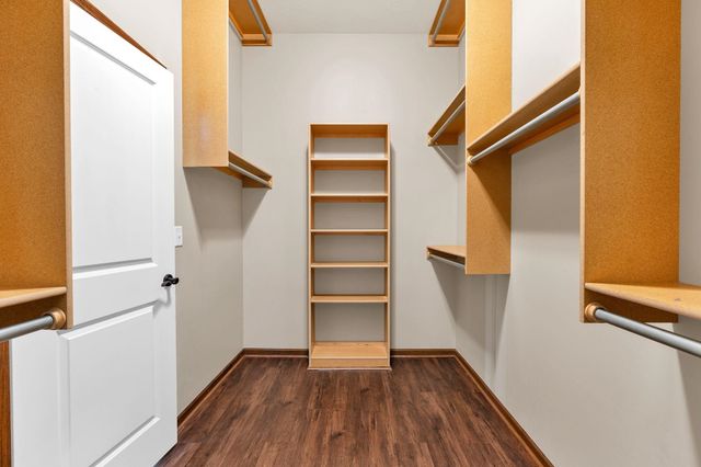 1009 E Rosemont Ct, Andover, KS 67002