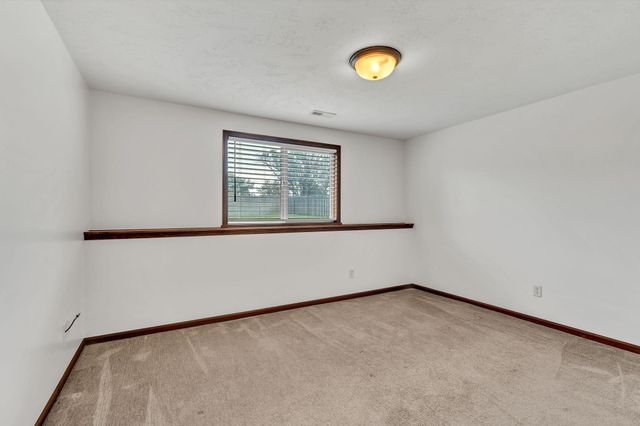 1009 E Rosemont Ct, Andover, KS 67002