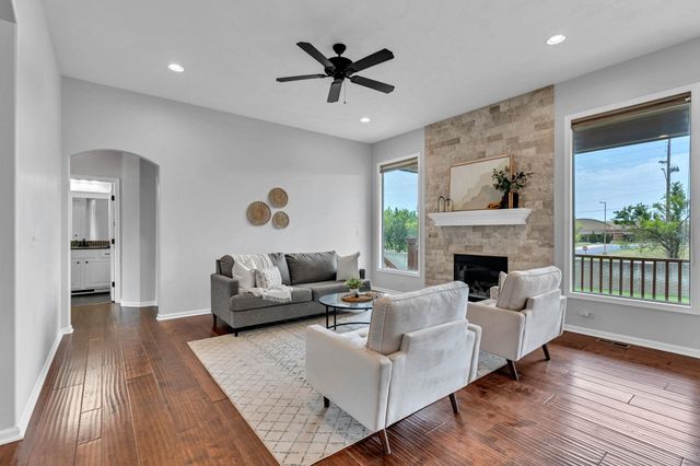 1009 E Rosemont Ct, Andover, KS 67002