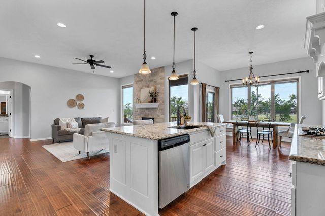 1009 E Rosemont Ct, Andover, KS 67002