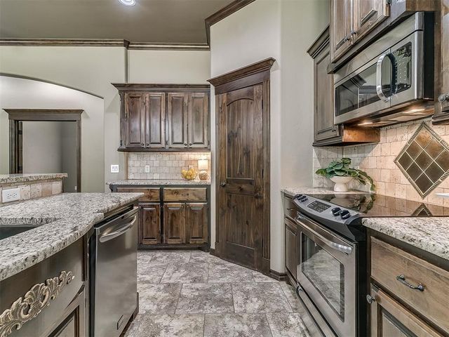 1001 Summerhill Drive, Moore, OK 73160