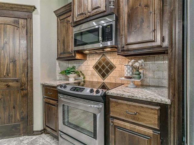 1001 Summerhill Drive, Moore, OK 73160