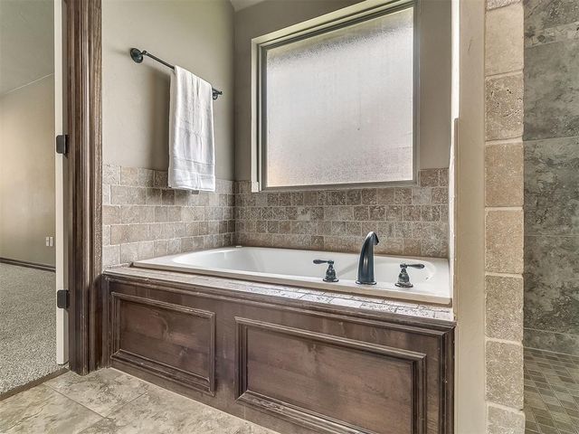 1001 Summerhill Drive, Moore, OK 73160