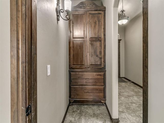 1001 Summerhill Drive, Moore, OK 73160