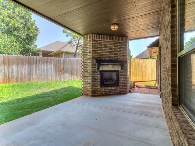 1001 Summerhill Drive, Moore, OK 73160