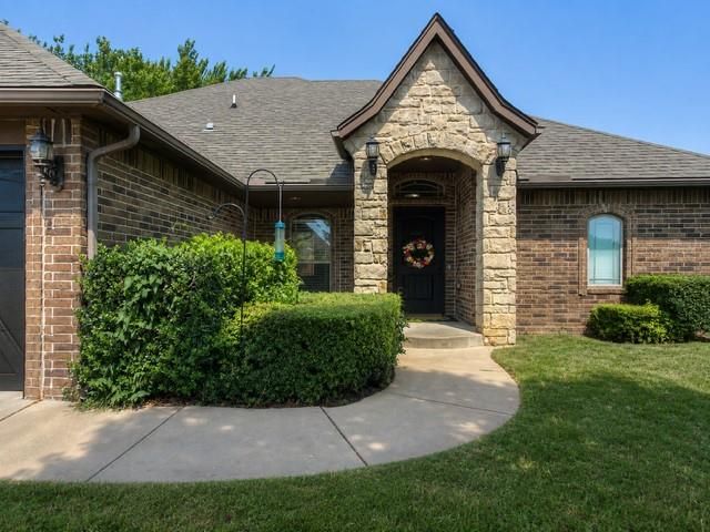 1001 Summerhill Drive, Moore, OK 73160