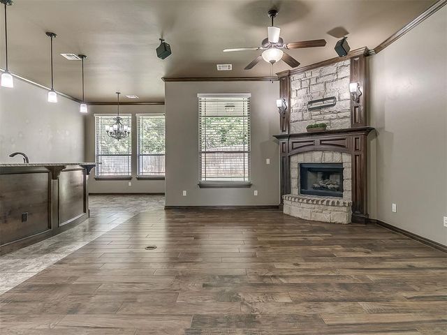 1001 Summerhill Drive, Moore, OK 73160