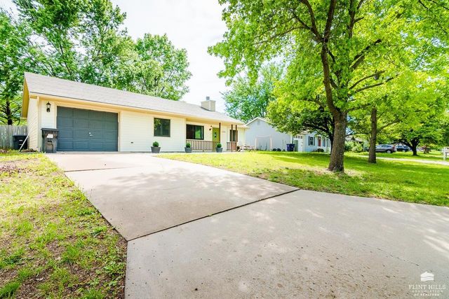 2324 Spain Drive, Manhattan, KS 66502