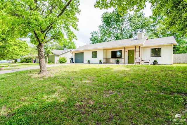 2324 Spain Drive, Manhattan, KS 66502