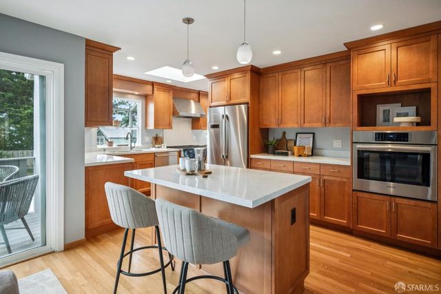 370 Horizon Way, Pacifica, CA 94044