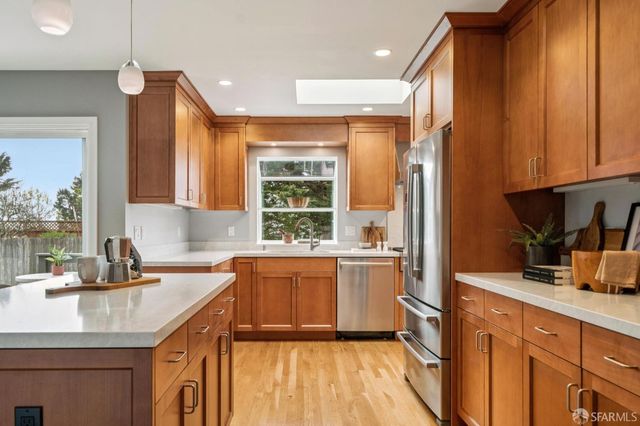 370 Horizon Way, Pacifica, CA 94044