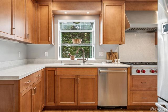 370 Horizon Way, Pacifica, CA 94044