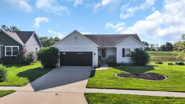 3607 SW Field Stone Place, Cedar Rapids, IA 52404