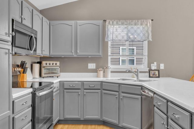 3607 SW Field Stone Place, Cedar Rapids, IA 52404
