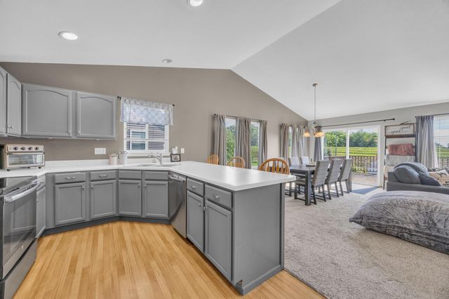 3607 SW Field Stone Place, Cedar Rapids, IA 52404