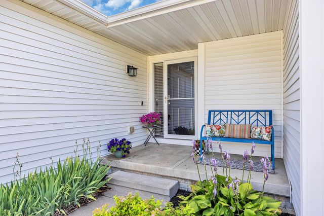 3607 SW Field Stone Place, Cedar Rapids, IA 52404