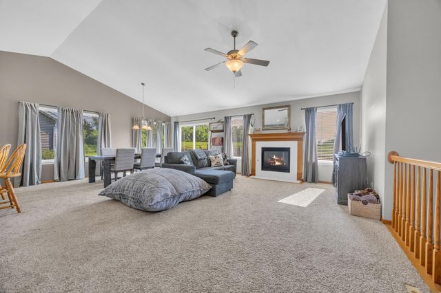 3607 SW Field Stone Place, Cedar Rapids, IA 52404