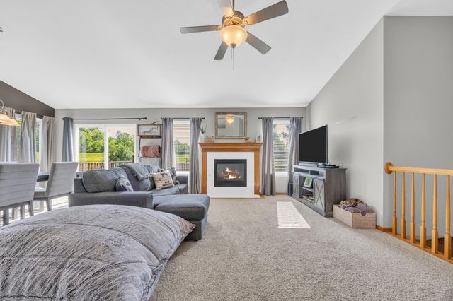 3607 SW Field Stone Place, Cedar Rapids, IA 52404