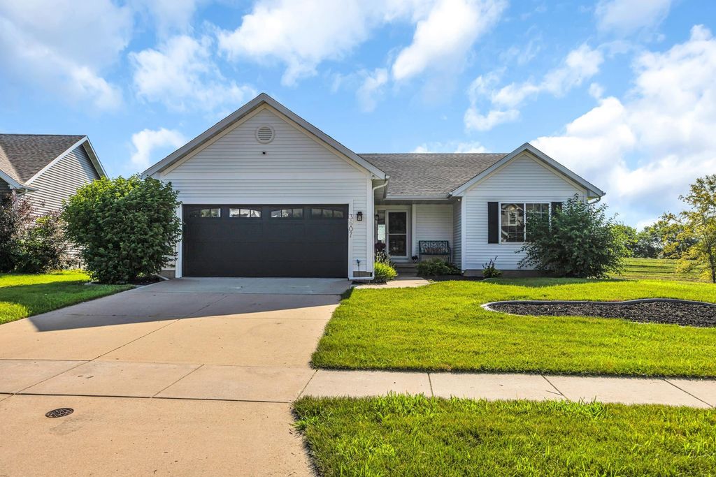 3607 SW Field Stone Place, Cedar Rapids, IA 52404