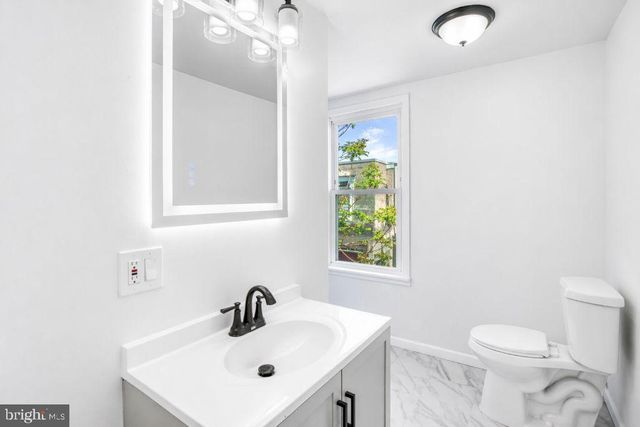 2545 S MARSHALL ST, Philadelphia, PA 19148