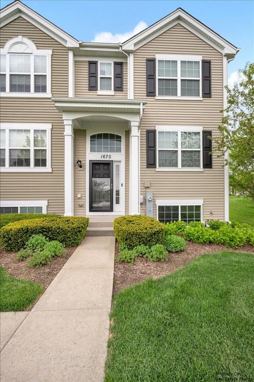 1670 Ruby Drive, Pingree Grove, IL 60140