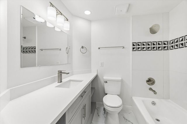 1111 Bering Drive 805, Houston, TX 77057