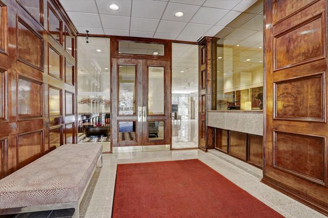 1111 Bering Drive 805, Houston, TX 77057