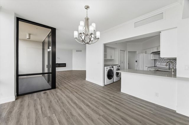1111 Bering Drive 805, Houston, TX 77057