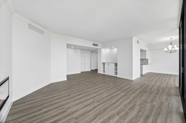 1111 Bering Drive 805, Houston, TX 77057