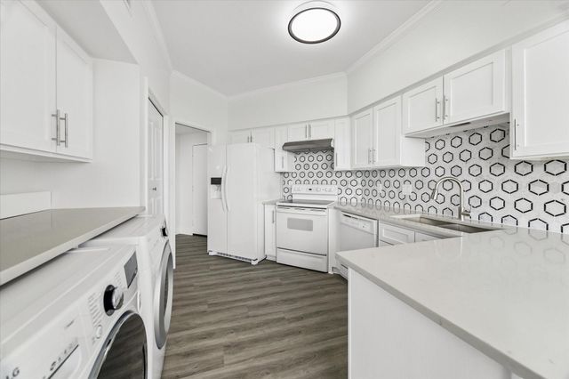 1111 Bering Drive 805, Houston, TX 77057