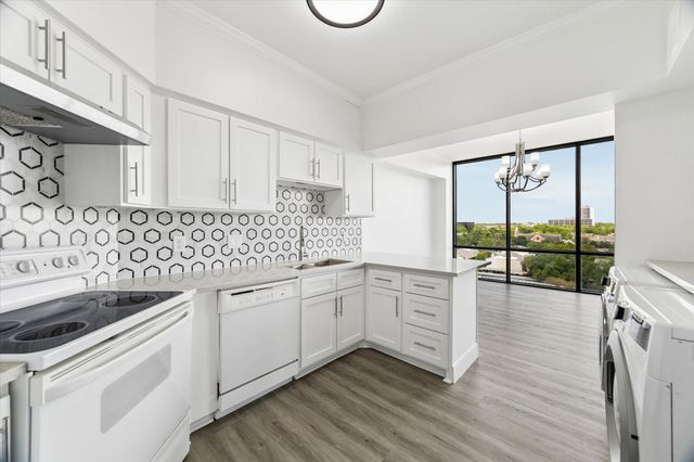 1111 Bering Drive 805, Houston, TX 77057