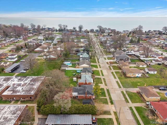 22801 Garfield Street, Saint Clair Shores, MI 48082