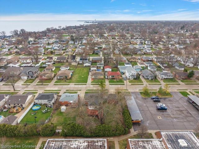 22801 Garfield Street, Saint Clair Shores, MI 48082