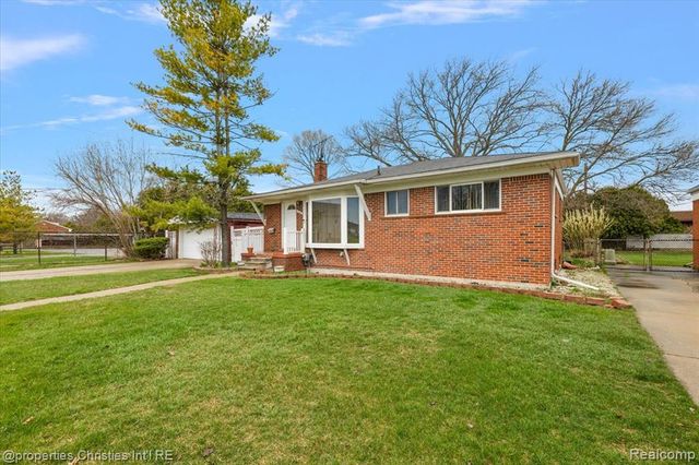 22801 Garfield Street, Saint Clair Shores, MI 48082